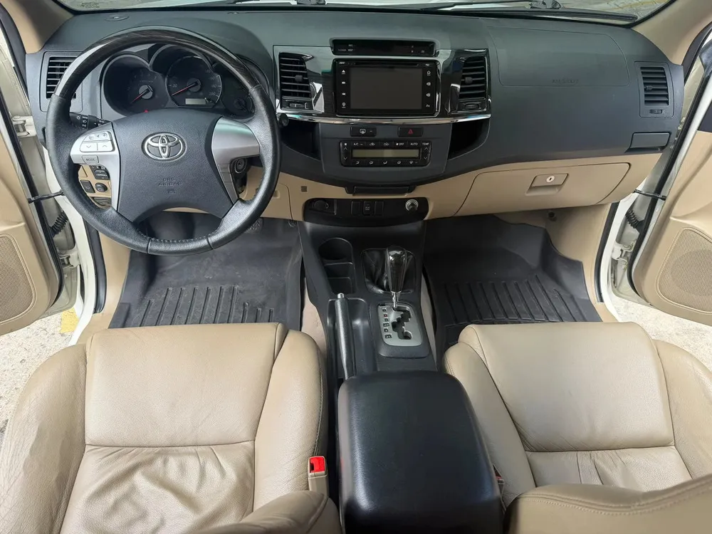 Vista 12 del vehículo: Toyota Fortuner