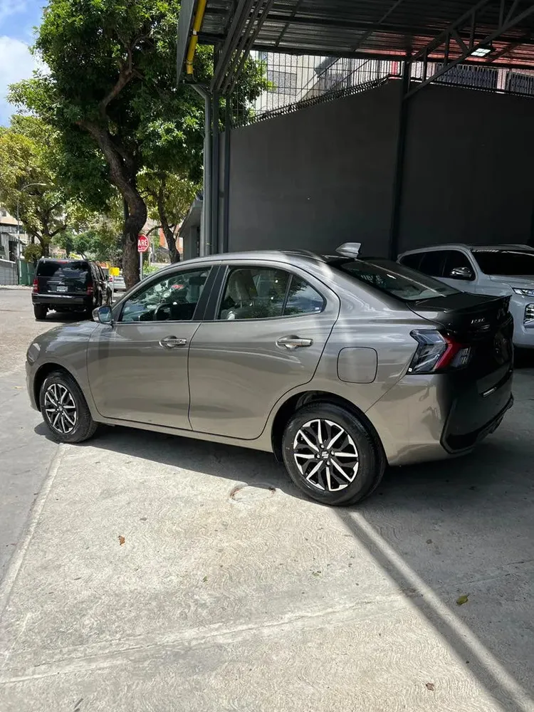 Vista 7 del vehículo: Suzuki Dzire