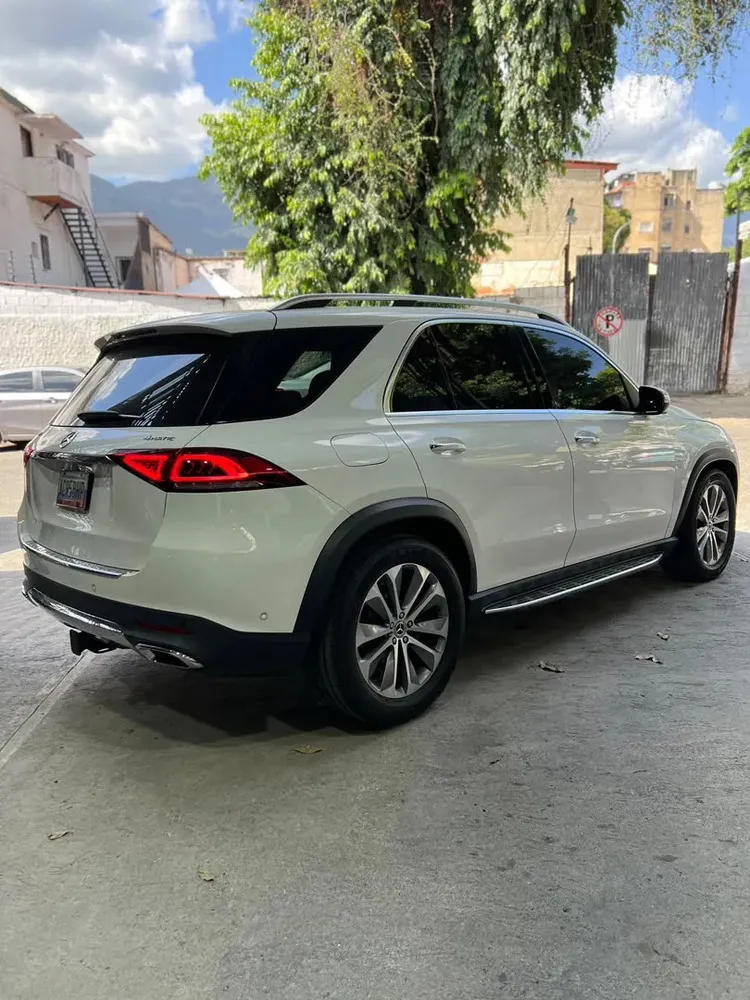 Vista 4 del vehículo: Mercedes Benz