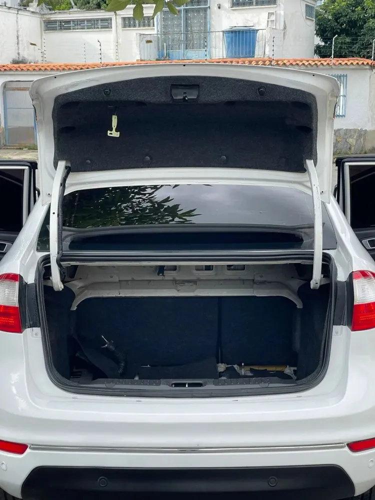 Vista 7 del vehículo: Ford Fiesta Titanium
