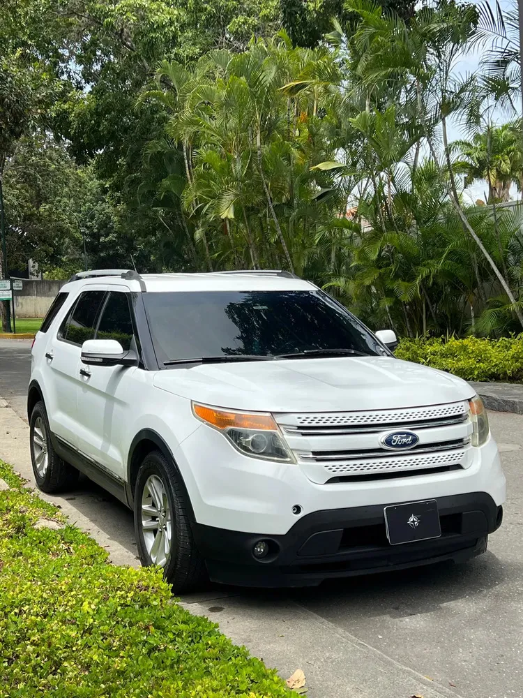 Vista 4 del vehículo: Ford Explorer
