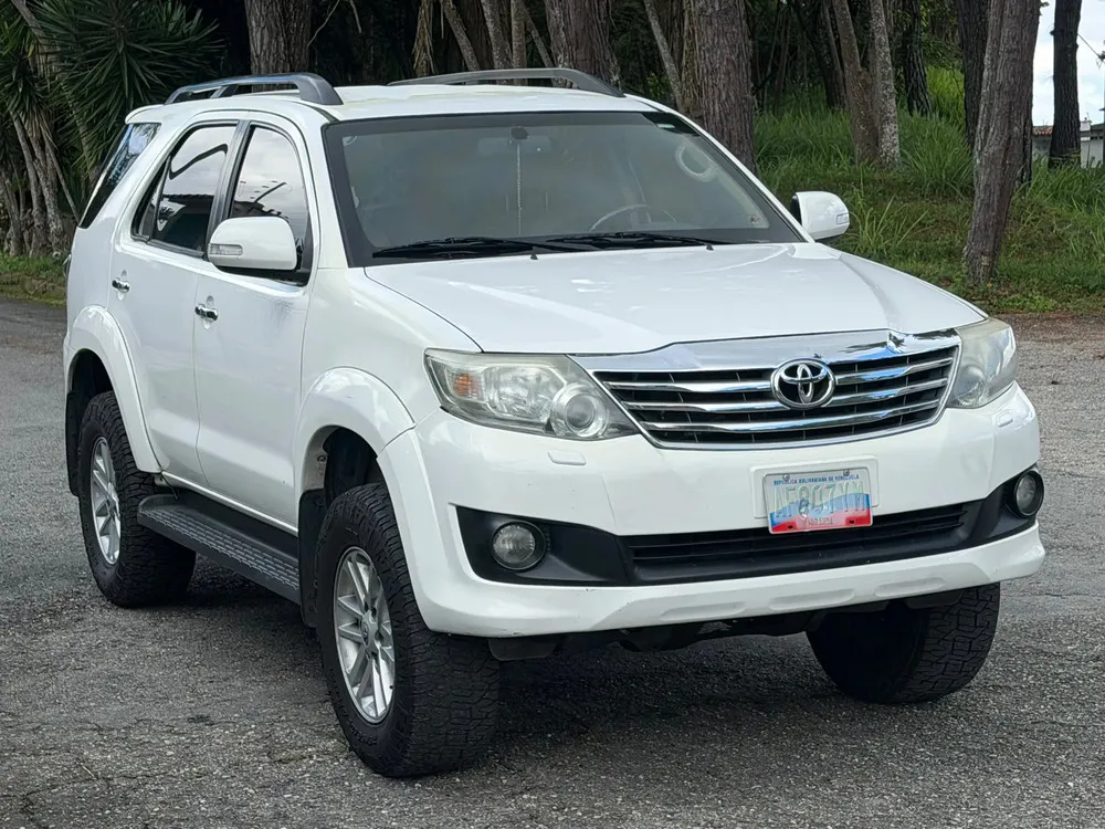 Vista 2 del vehículo: Toyota Fortuner