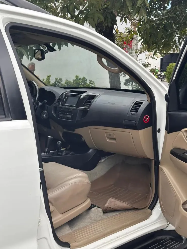 Vista 12 del vehículo: Toyota Fortuner