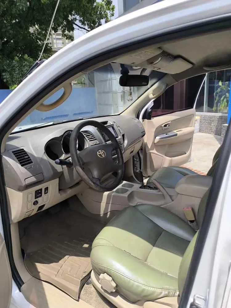 Vista 15 del vehículo: Toyota Fortuner