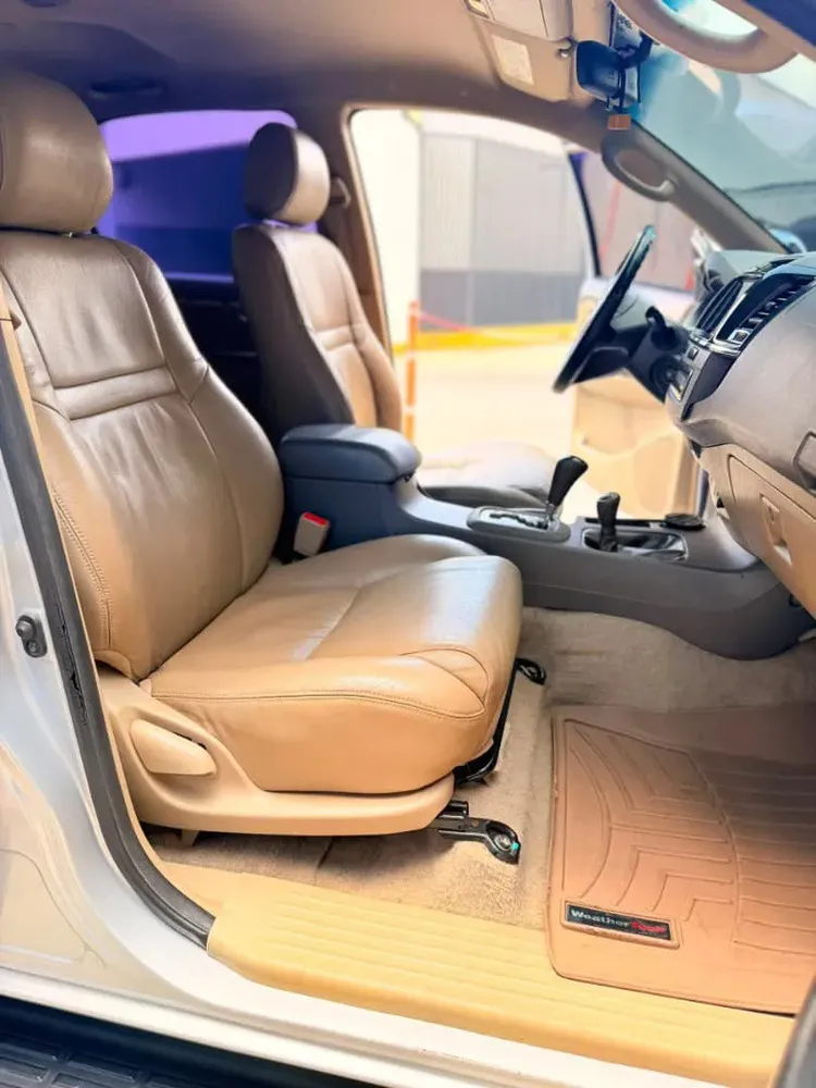 Vista 10 del vehículo: Toyota Fortuner