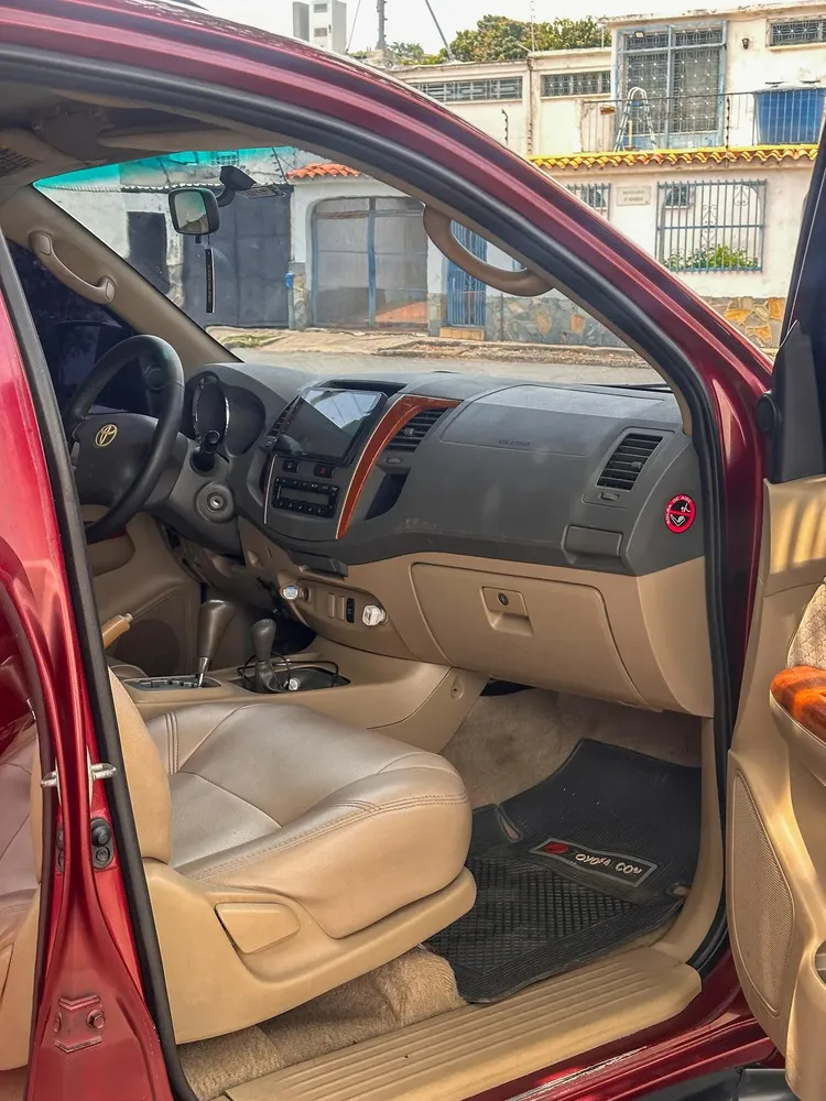 Vista 9 del vehículo: Fortuner 2009
