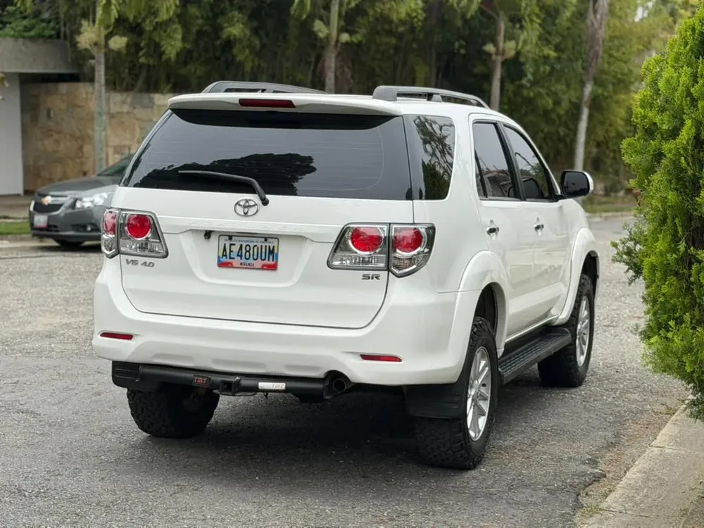 Vista 6 del vehículo: Toyota Fortuner