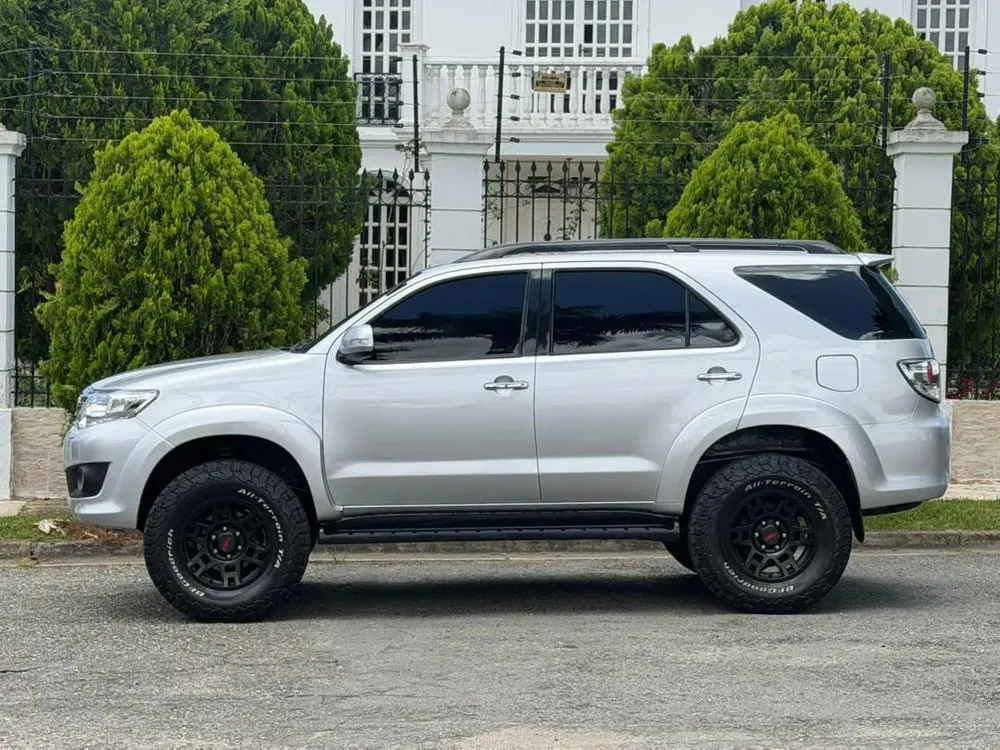 Vista 4 del vehículo: Toyota Fortuner