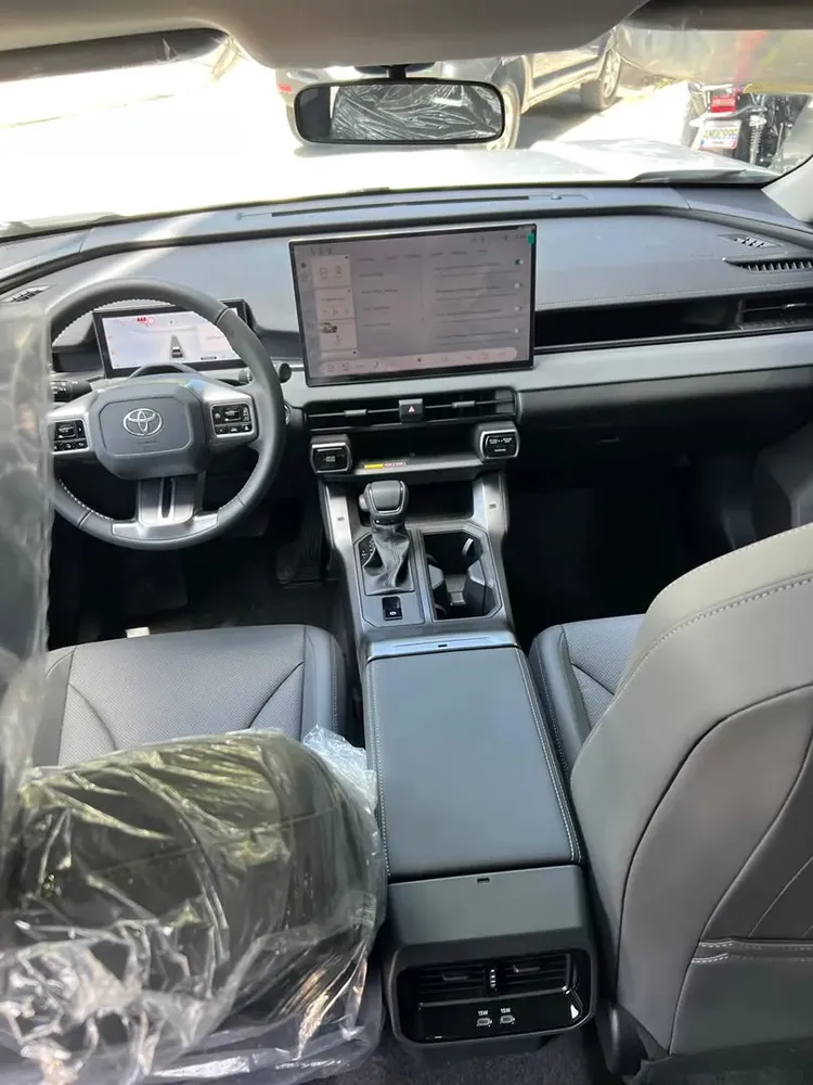 Vista 9 del vehículo: Toyota Rav4