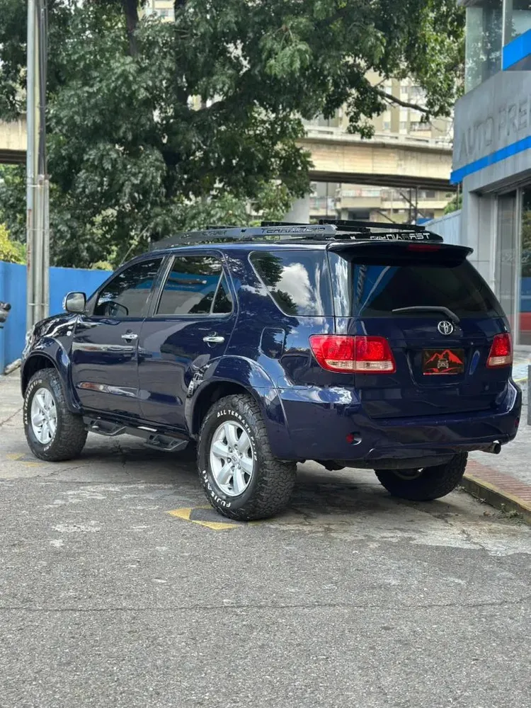 Vista 3 del vehículo: Toyota Fortuner