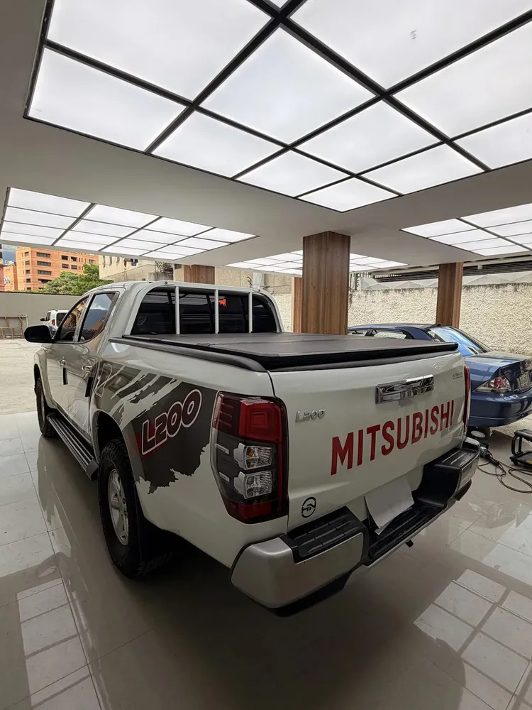 Vista 6 del vehículo: Mitsubishi L200