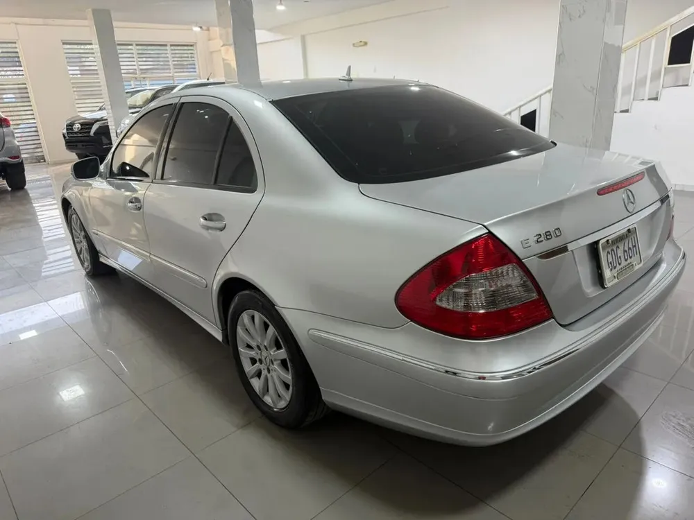 Vista 3 del vehículo: Mercedes E280