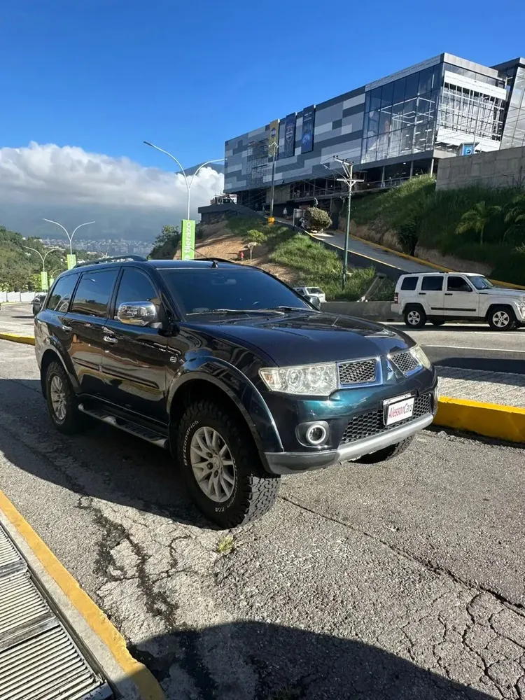 Vista 3 del vehículo: Mitsubishi Montero Sport