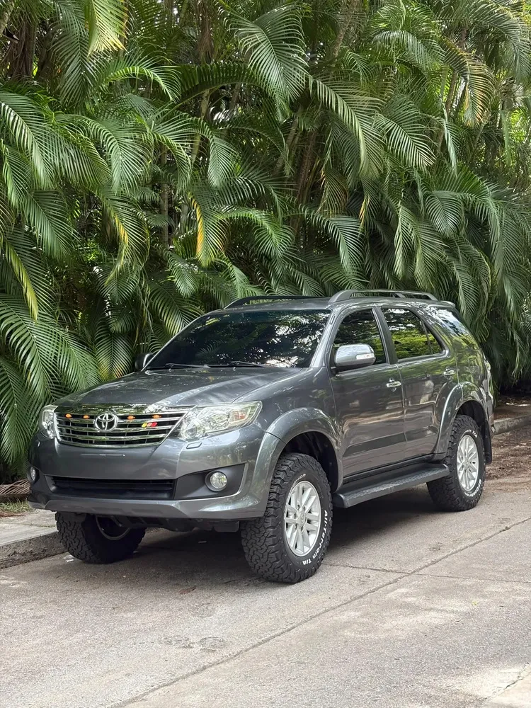 Toyota Fortuner 2012 - Vista principal