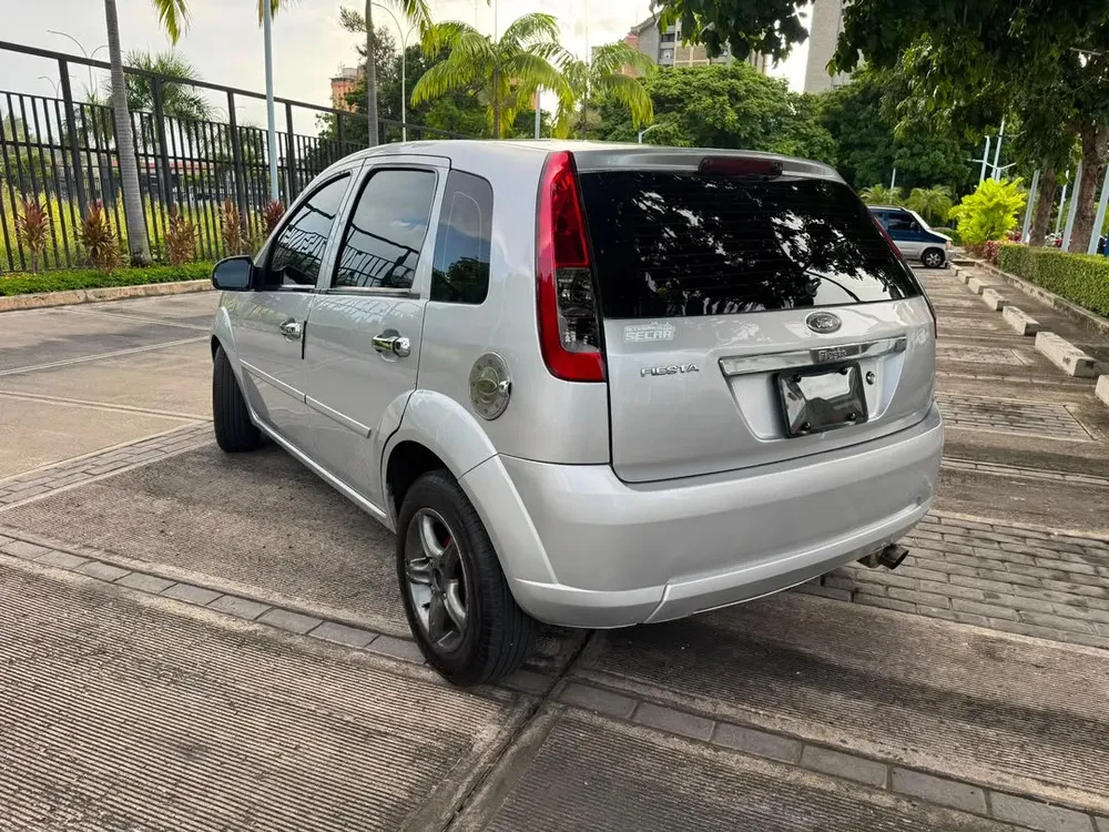 Vista 4 del vehículo: Ford Fiesta