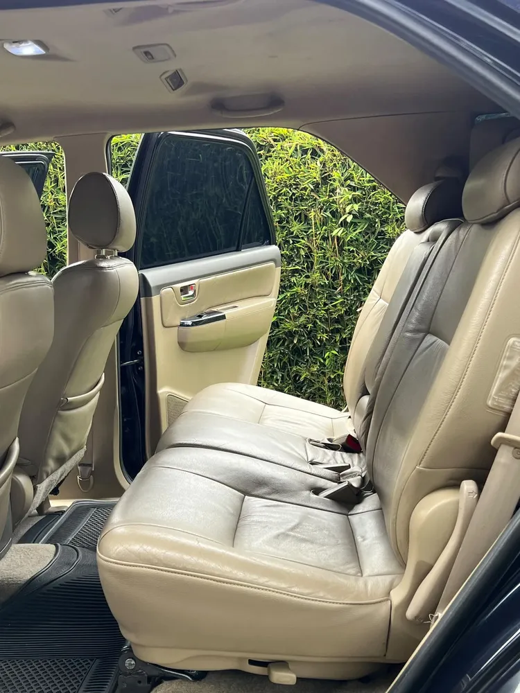Vista 10 del vehículo: Toyota Fortuner