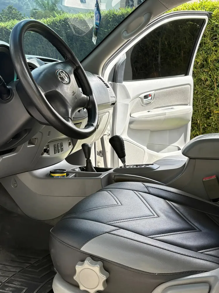 Vista 15 del vehículo: Toyota Hilux
