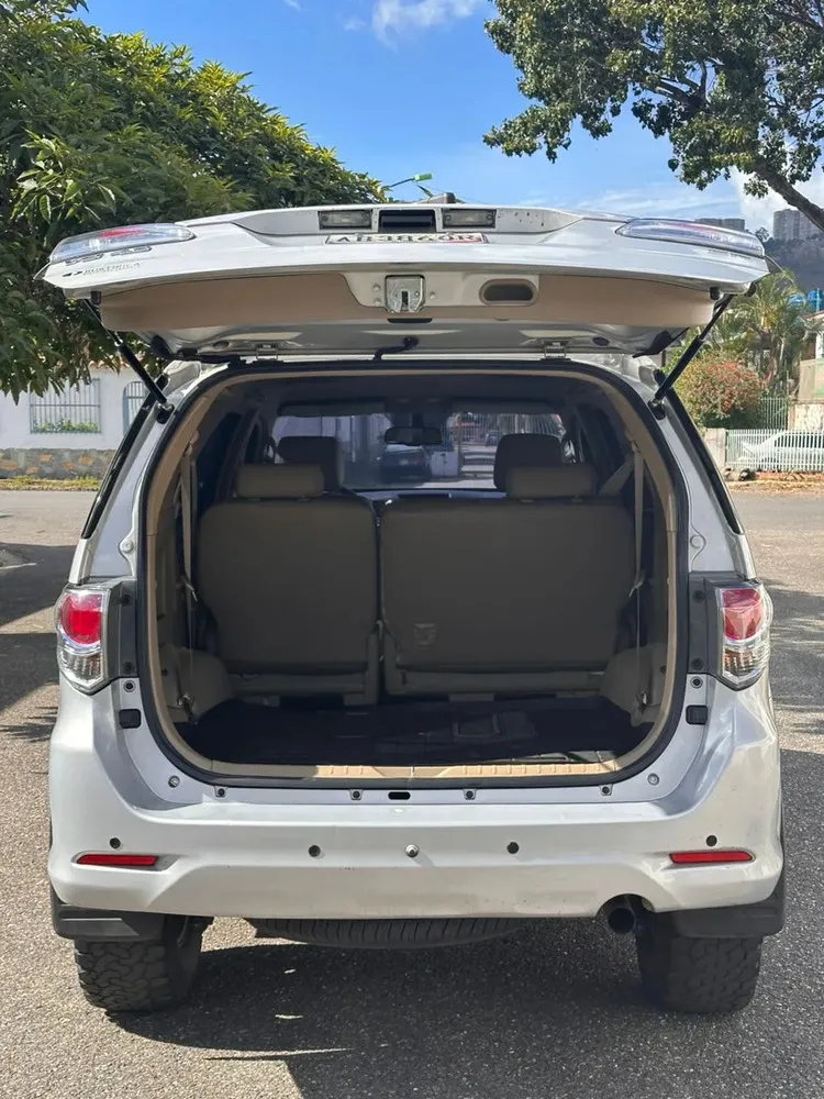 Vista 6 del vehículo: Fortuner 2015