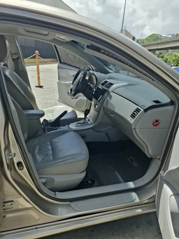 Vista 4 del vehículo: Toyota Corolla
