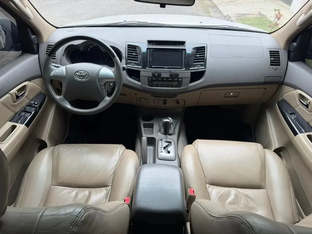 Vista 7 del vehículo: Toyota Fortuner