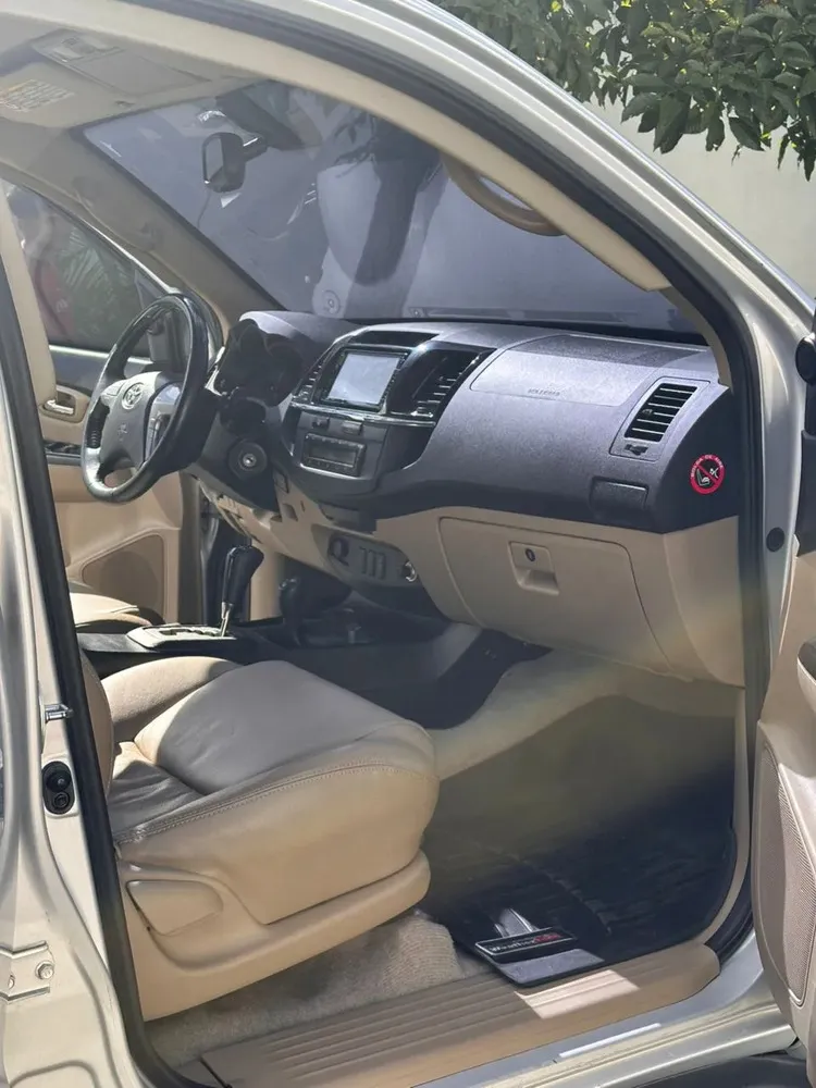 Vista 7 del vehículo: Fortuner 2015