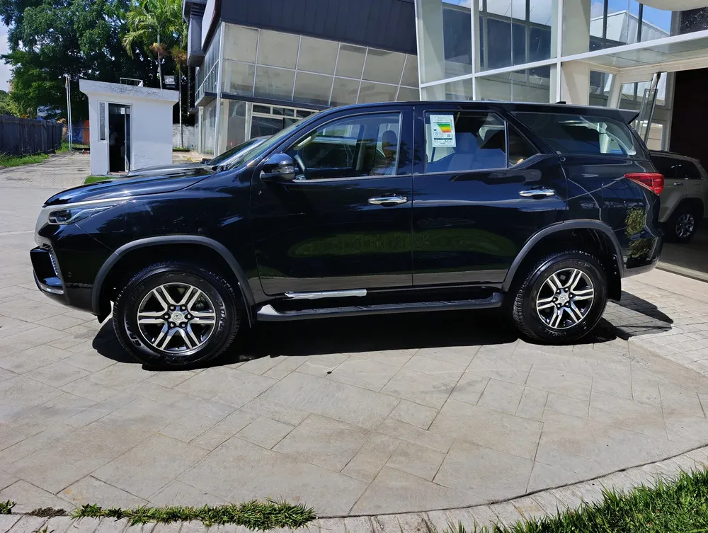 Vista 5 del vehículo: Toyota Fortuner