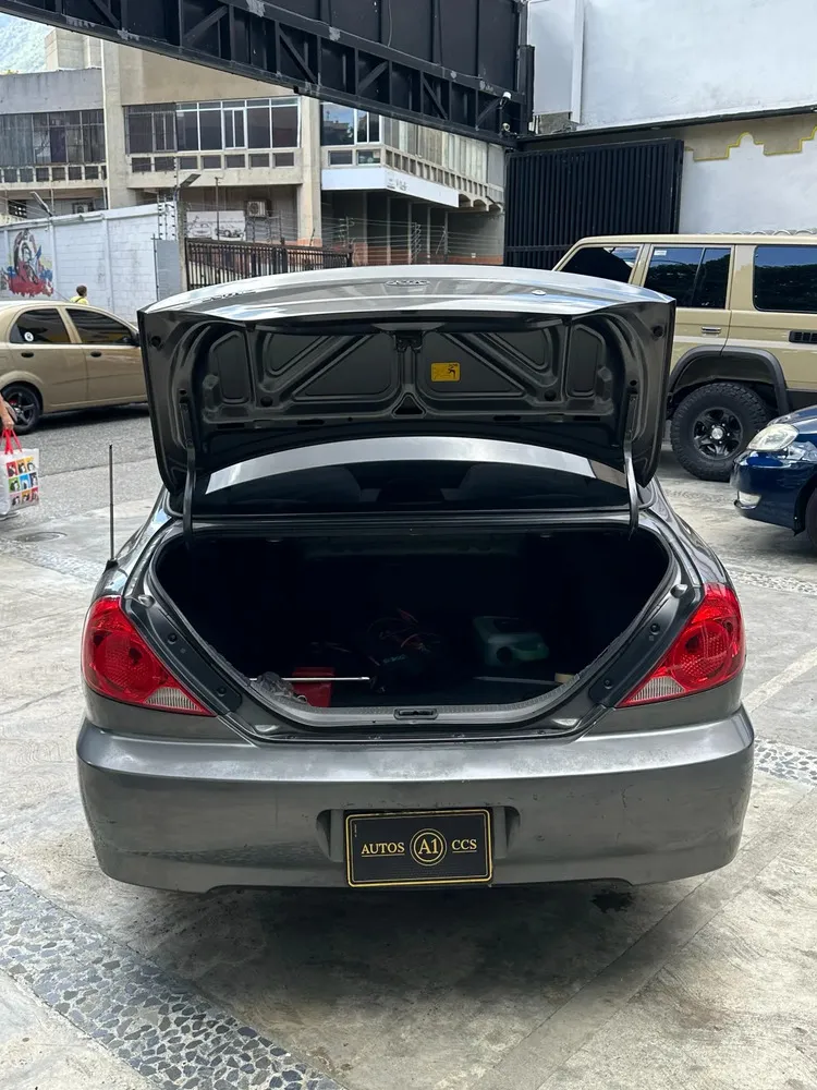 Vista 4 del vehículo: Kia Spectra