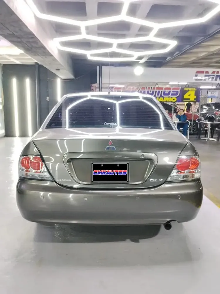 Vista 7 del vehículo: Mitsubishi Lancer