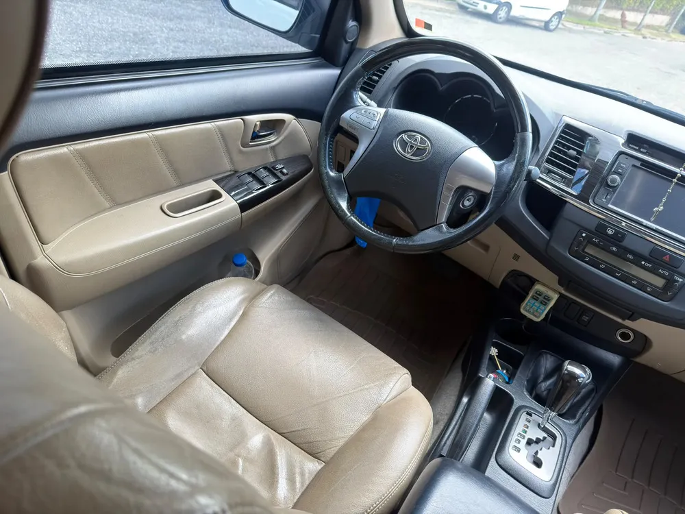 Vista 11 del vehículo: Toyota Fortuner