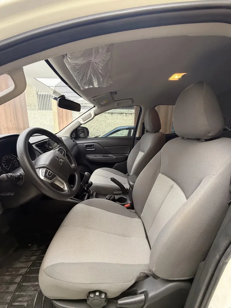 Vista 10 del vehículo: Mitsubishi L200
