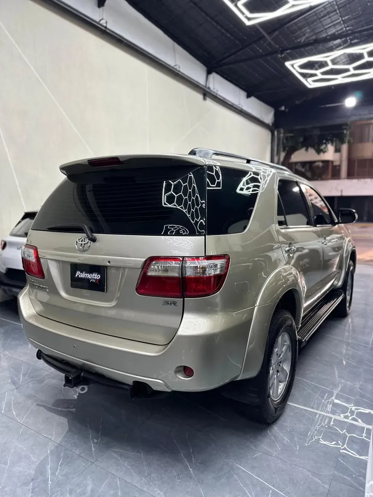 Vista 11 del vehículo: Toyota Fortuner