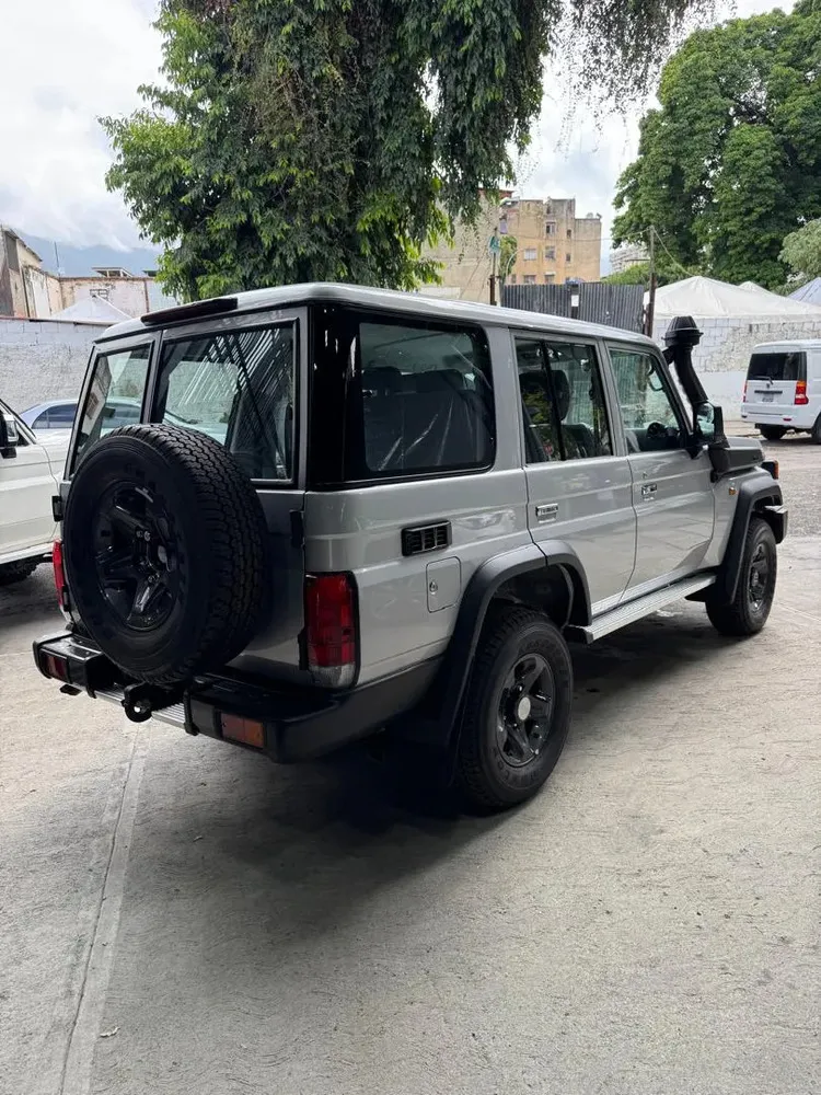Vista 10 del vehículo: Lc76 Hembrita
