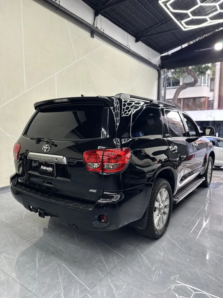 Vista 15 del vehículo: Toyota Sequoia