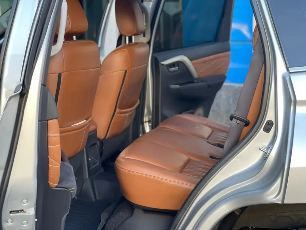 Vista 5 del vehículo: Mitsubishi Montero