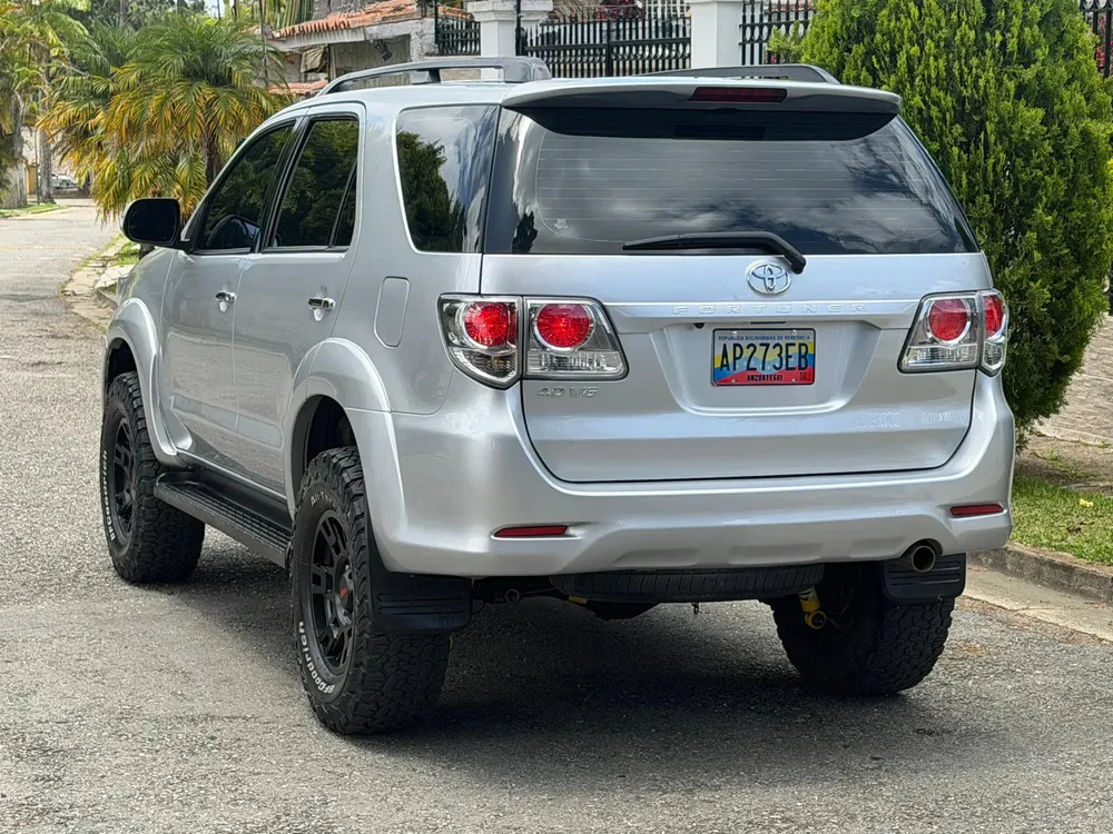 Vista 7 del vehículo: Toyota Fortuner