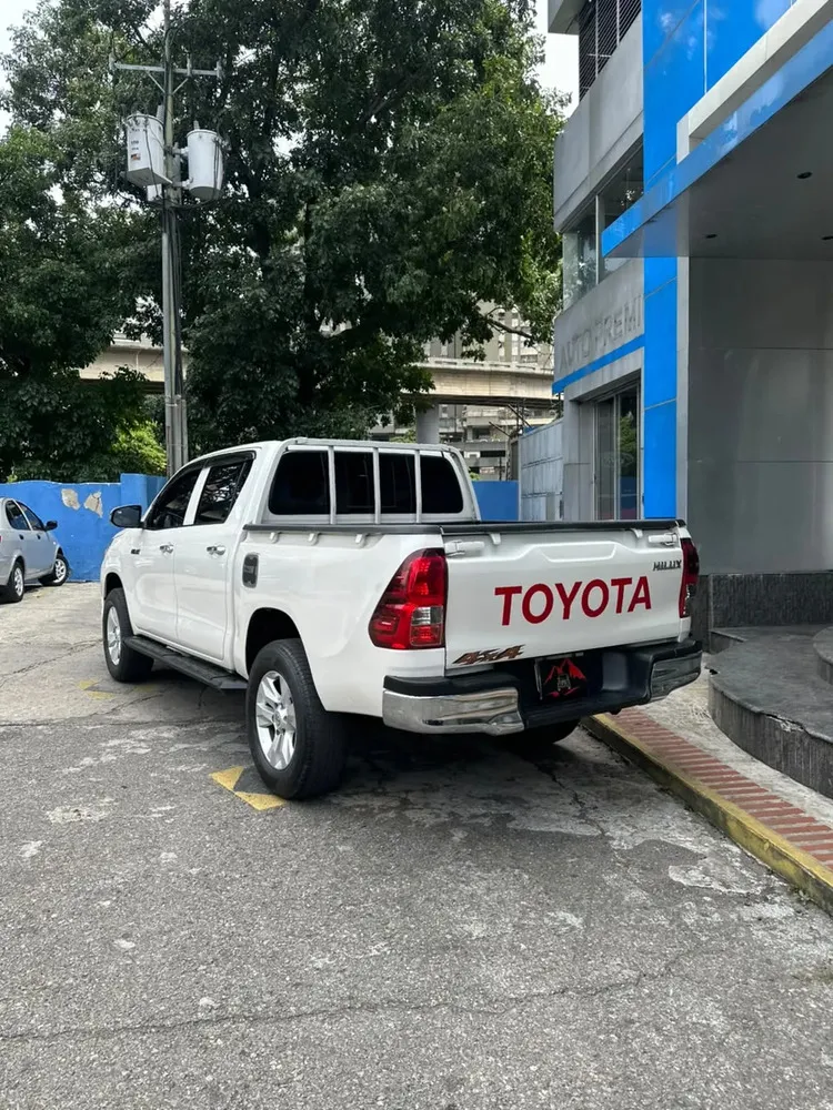 Vista 7 del vehículo: Toyota Hilux