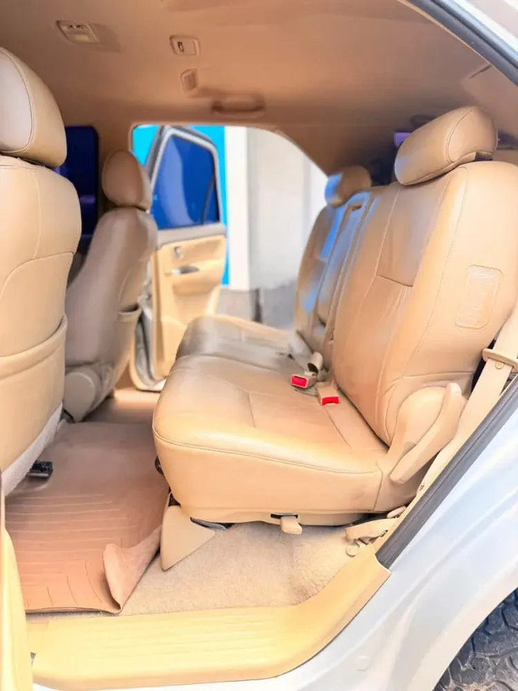 Vista 5 del vehículo: Toyota Fortuner