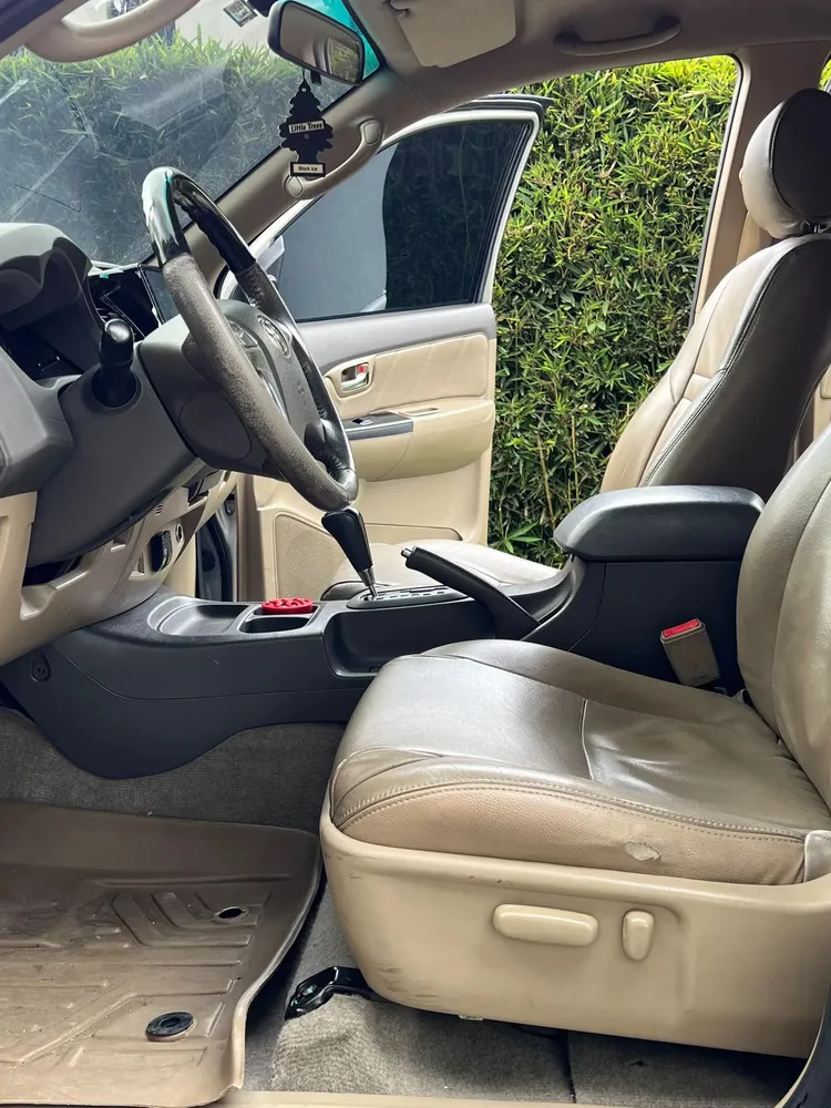 Vista 12 del vehículo: Toyota Fortuner