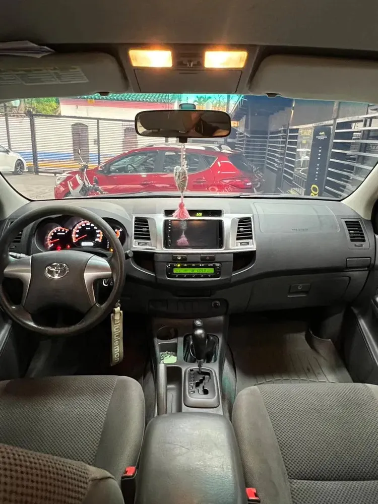Vista 4 del vehículo: Toyota Hilux