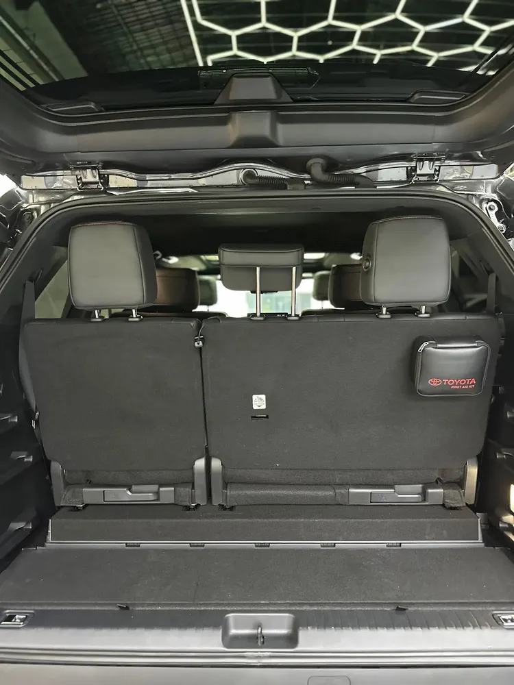 Vista 15 del vehículo: Toyota Sequoia