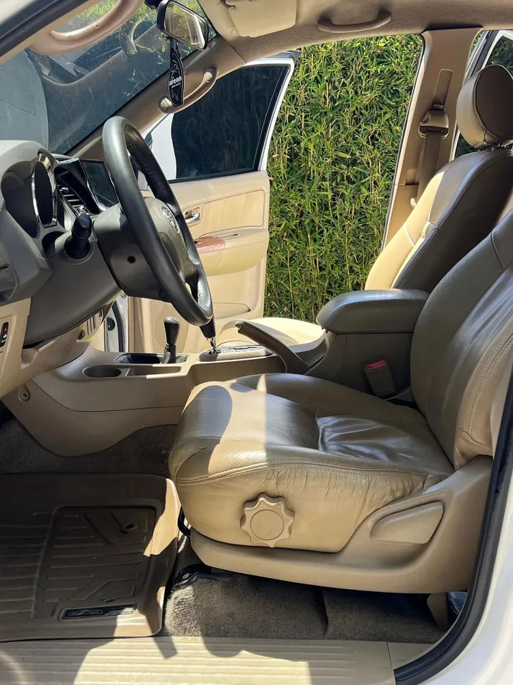 Vista 14 del vehículo: Toyota Fortuner