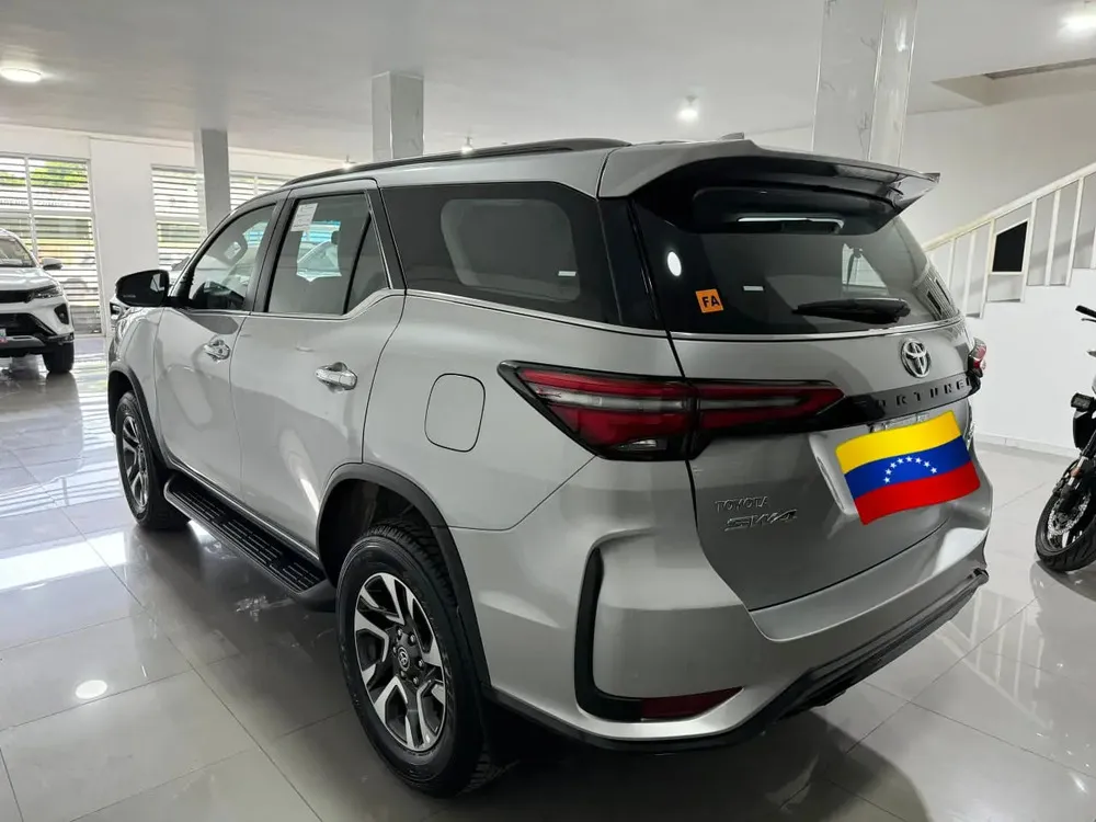 Vista 3 del vehículo: Fortuner Sw4