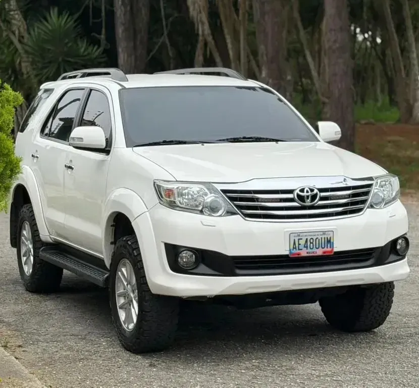 Vista 2 del vehículo: Toyota Fortuner