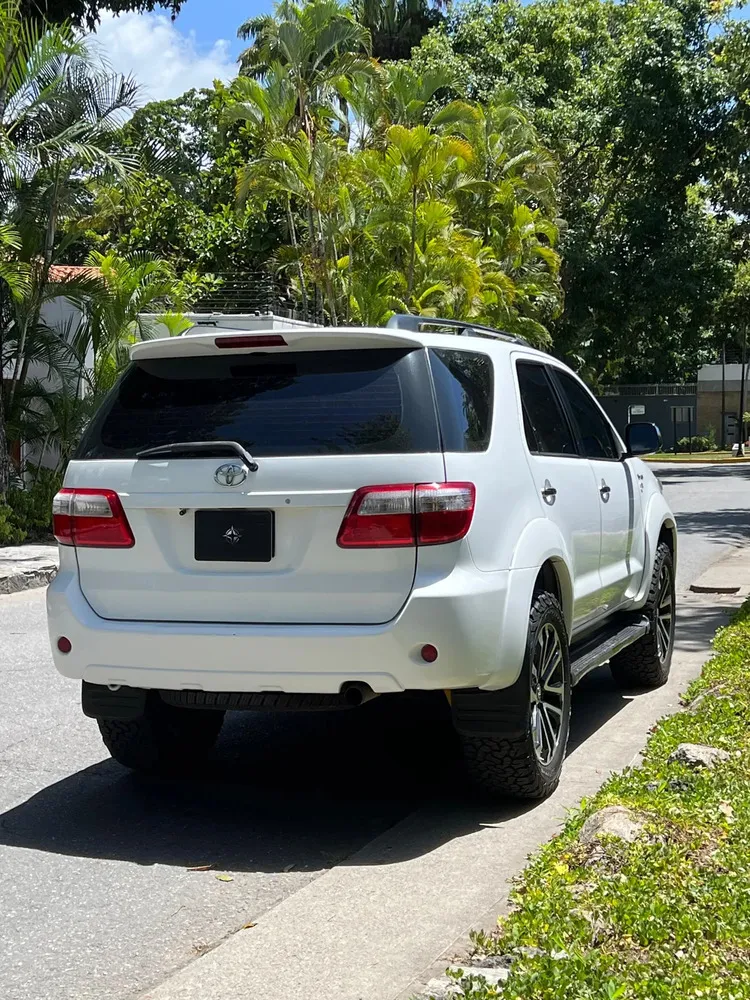 Vista 7 del vehículo: Toyota Fortuner
