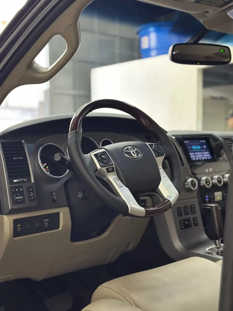 Vista 6 del vehículo: Toyota Sequoia