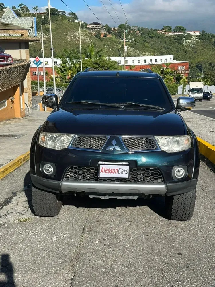 Vista 2 del vehículo: Mitsubishi Montero Sport