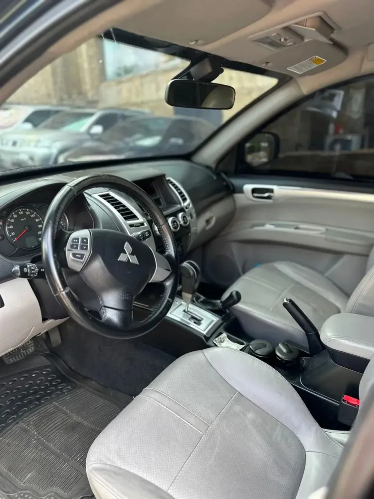 Vista 10 del vehículo: Mitsubishi Montero Sport