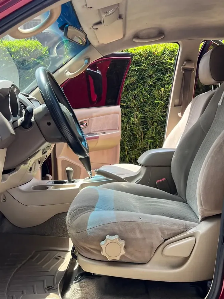 Vista 10 del vehículo: Toyota Fortuner
