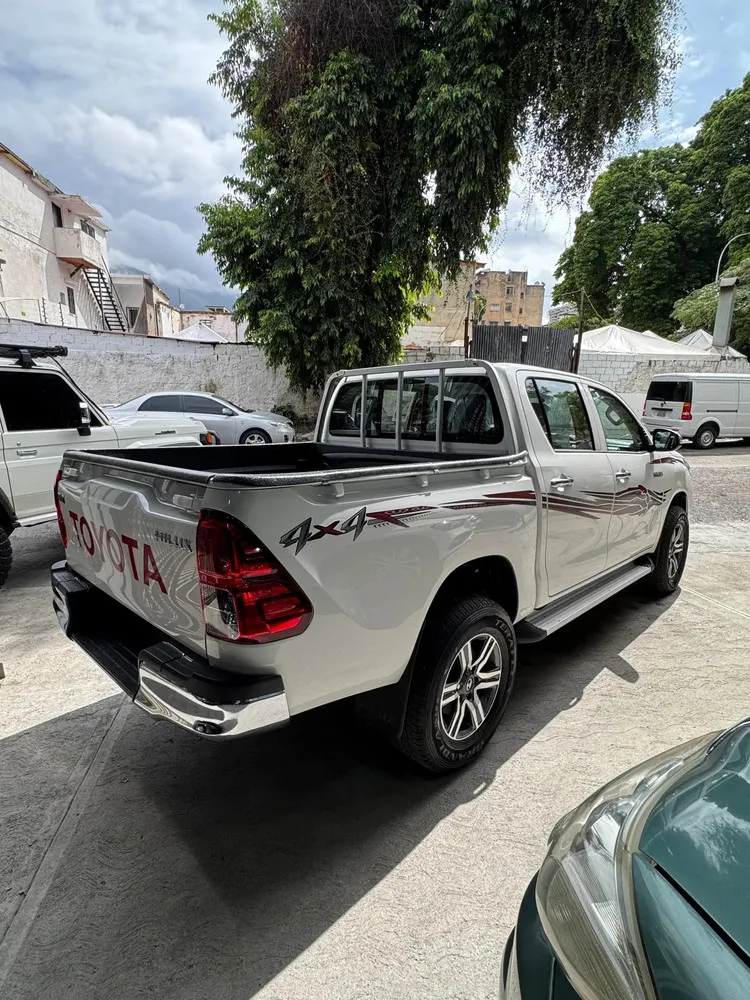 Vista 4 del vehículo: Toyota Hilux