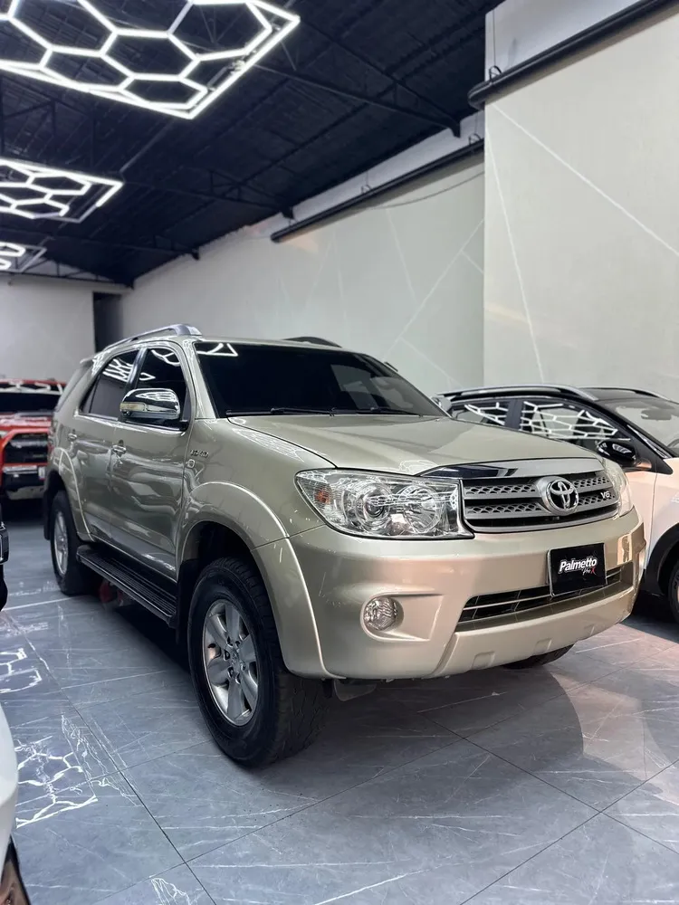 Vista 4 del vehículo: Toyota Fortuner